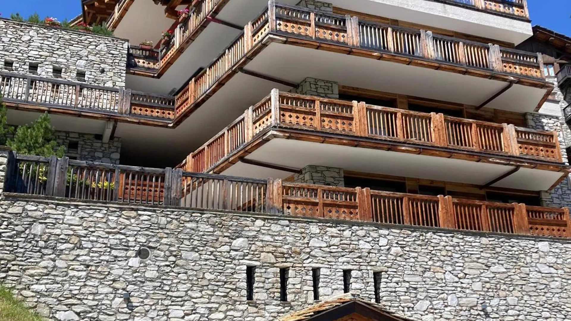 Appartement Elegant Avec Jacuzzi A Val-D'Isere - 4 Chambres En Suite, Proche Piste De Bellevarde - Fr-1-567-87